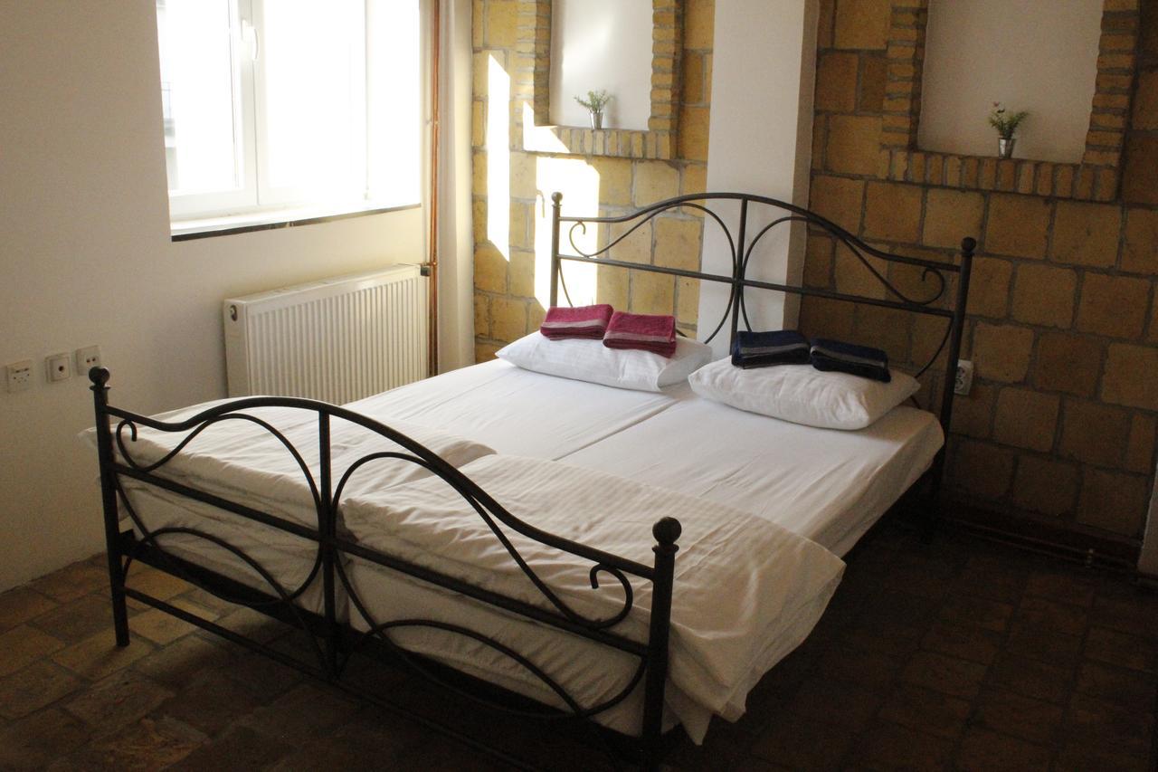 Hostel Nomad Novi Sad Luaran gambar